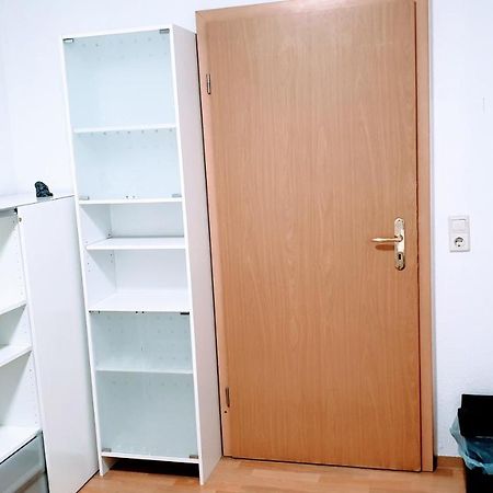 Budget Rooms In Halle With Shared Bathroom, Free Wifi, Netflix & Ipad Exteriér fotografie