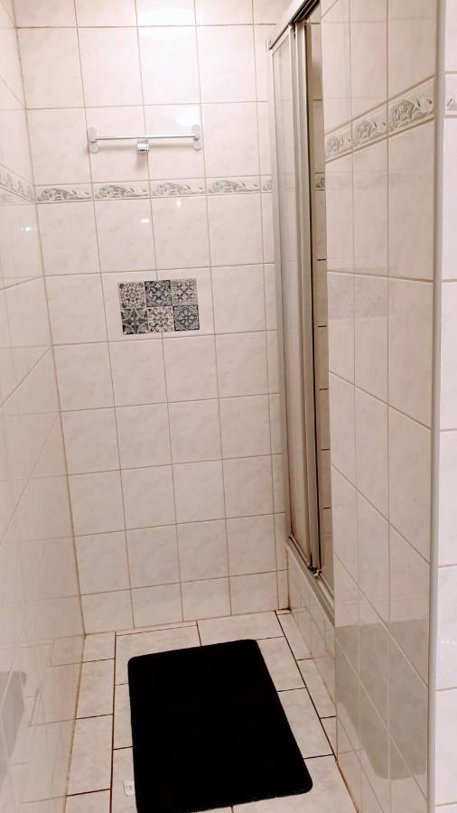 Budget Rooms In Halle With Shared Bathroom, Free Wifi, Netflix & Ipad Exteriér fotografie