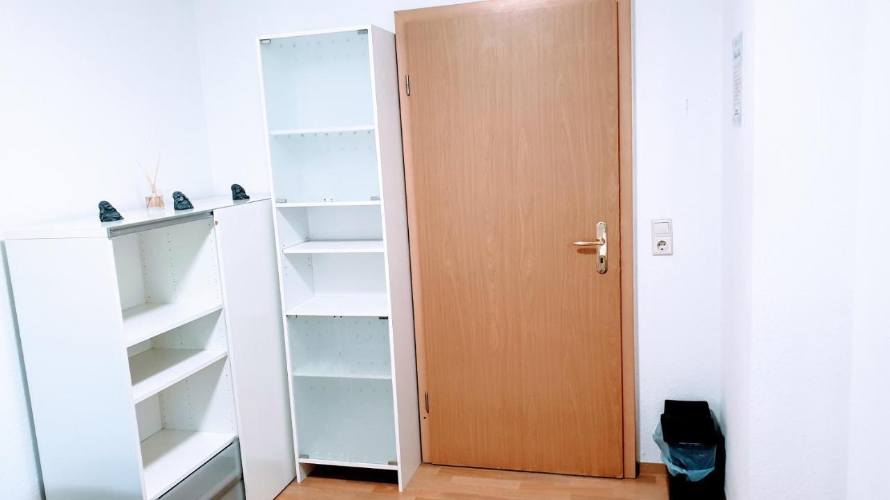 Budget Rooms In Halle With Shared Bathroom, Free Wifi, Netflix & Ipad Exteriér fotografie