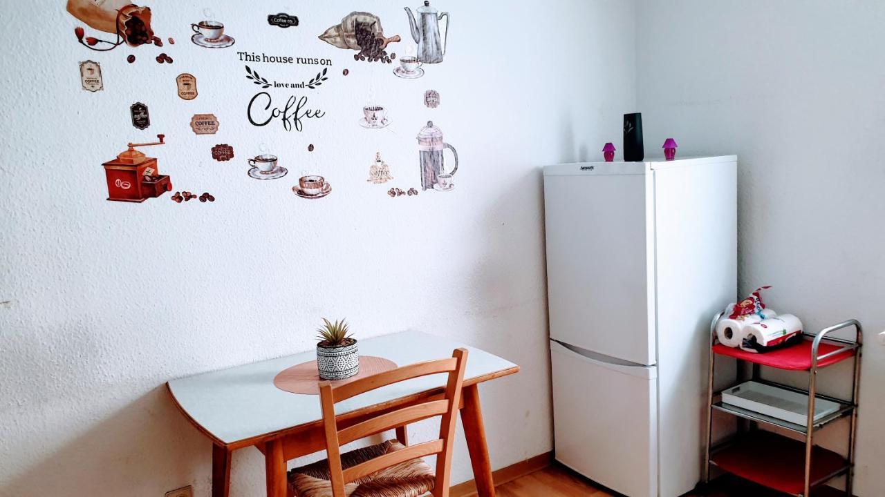 Budget Rooms In Halle With Shared Bathroom, Free Wifi, Netflix & Ipad Exteriér fotografie