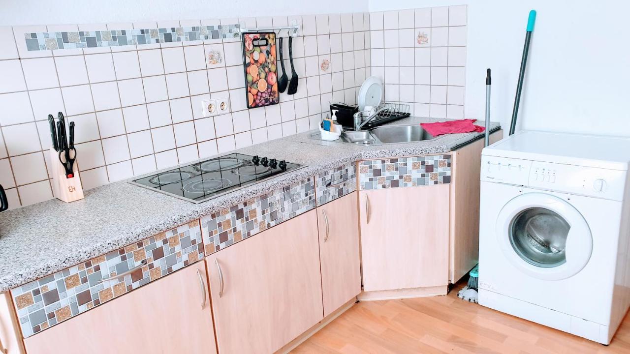Budget Rooms In Halle With Shared Bathroom, Free Wifi, Netflix & Ipad Exteriér fotografie