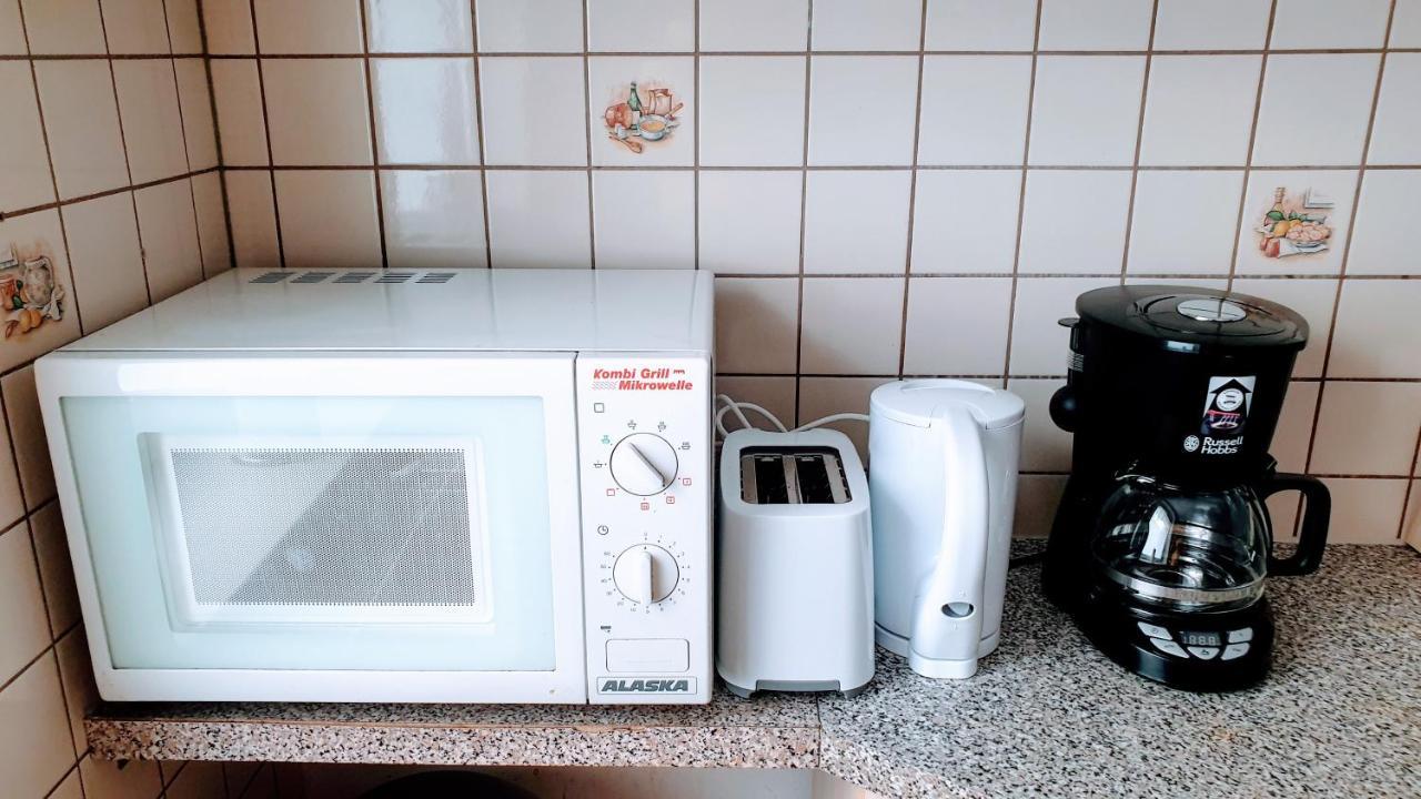 Budget Rooms In Halle With Shared Bathroom, Free Wifi, Netflix & Ipad Exteriér fotografie