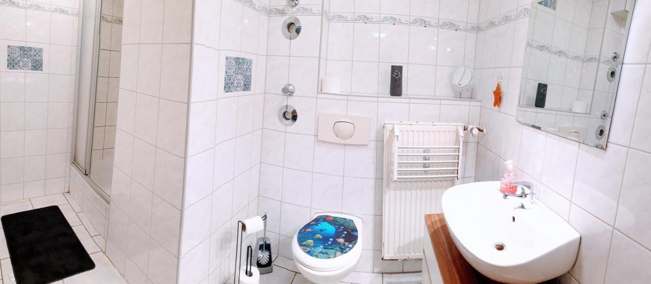 Budget Rooms In Halle With Shared Bathroom, Free Wifi, Netflix & Ipad Exteriér fotografie