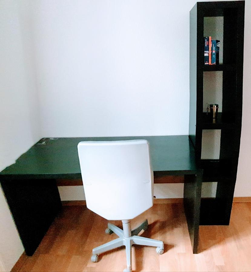Budget Rooms In Halle With Shared Bathroom, Free Wifi, Netflix & Ipad Exteriér fotografie