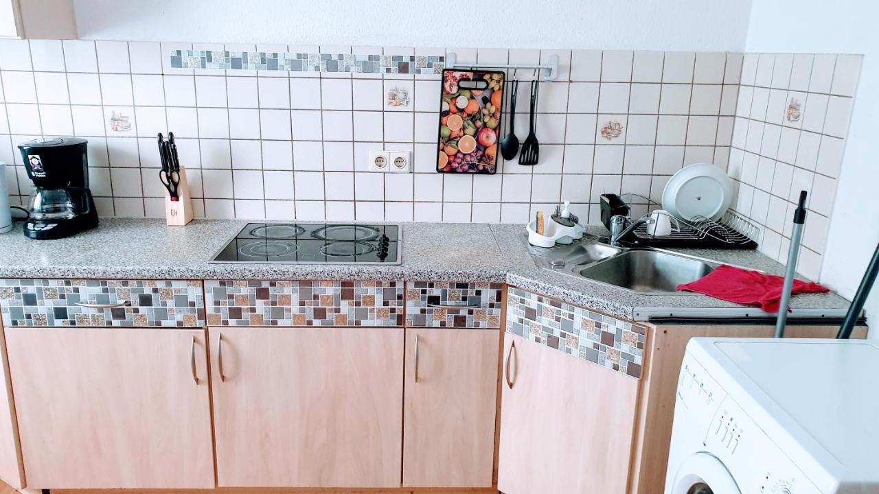 Budget Rooms In Halle With Shared Bathroom, Free Wifi, Netflix & Ipad Exteriér fotografie