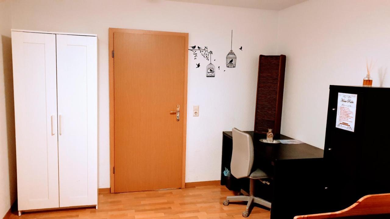 Budget Rooms In Halle With Shared Bathroom, Free Wifi, Netflix & Ipad Exteriér fotografie