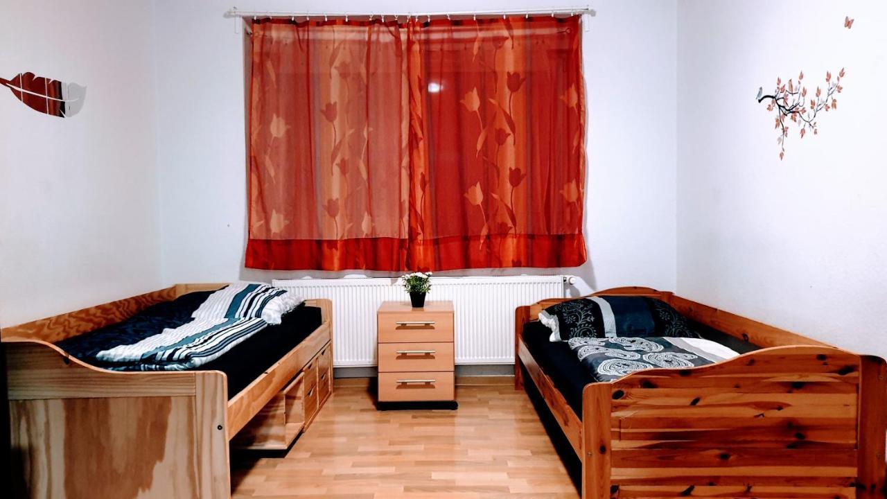 Budget Rooms In Halle With Shared Bathroom, Free Wifi, Netflix & Ipad Exteriér fotografie