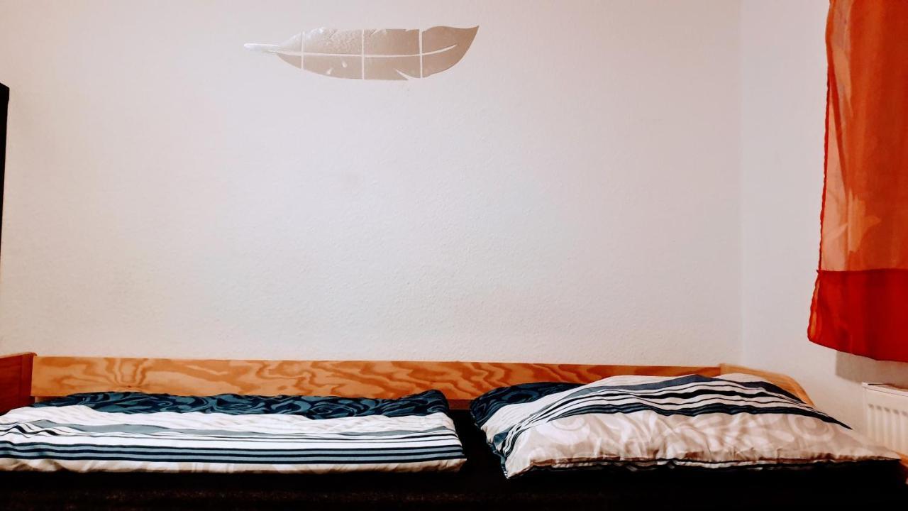 Budget Rooms In Halle With Shared Bathroom, Free Wifi, Netflix & Ipad Exteriér fotografie
