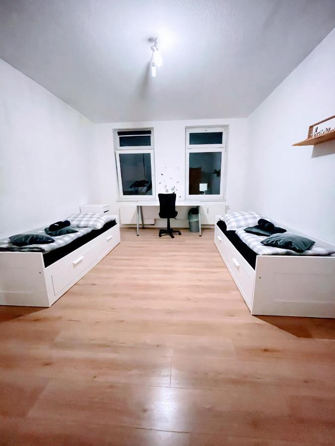 Budget Rooms In Halle With Shared Bathroom, Free Wifi, Netflix & Ipad Exteriér fotografie